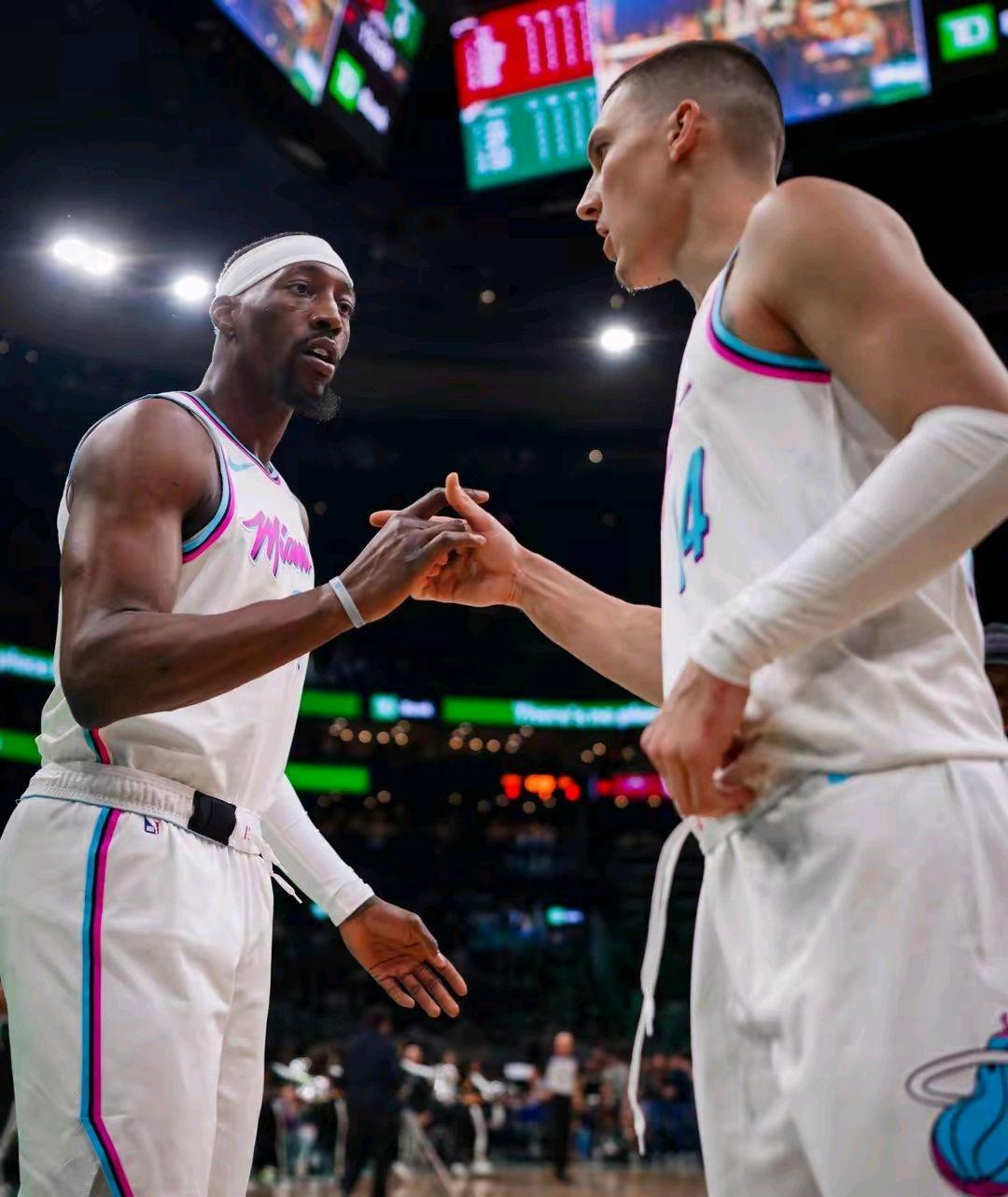 包含热火完胜尼克斯,米尔萨普送出助攻的词条 包含热火完胜尼克斯,米尔萨普送出助攻的词条