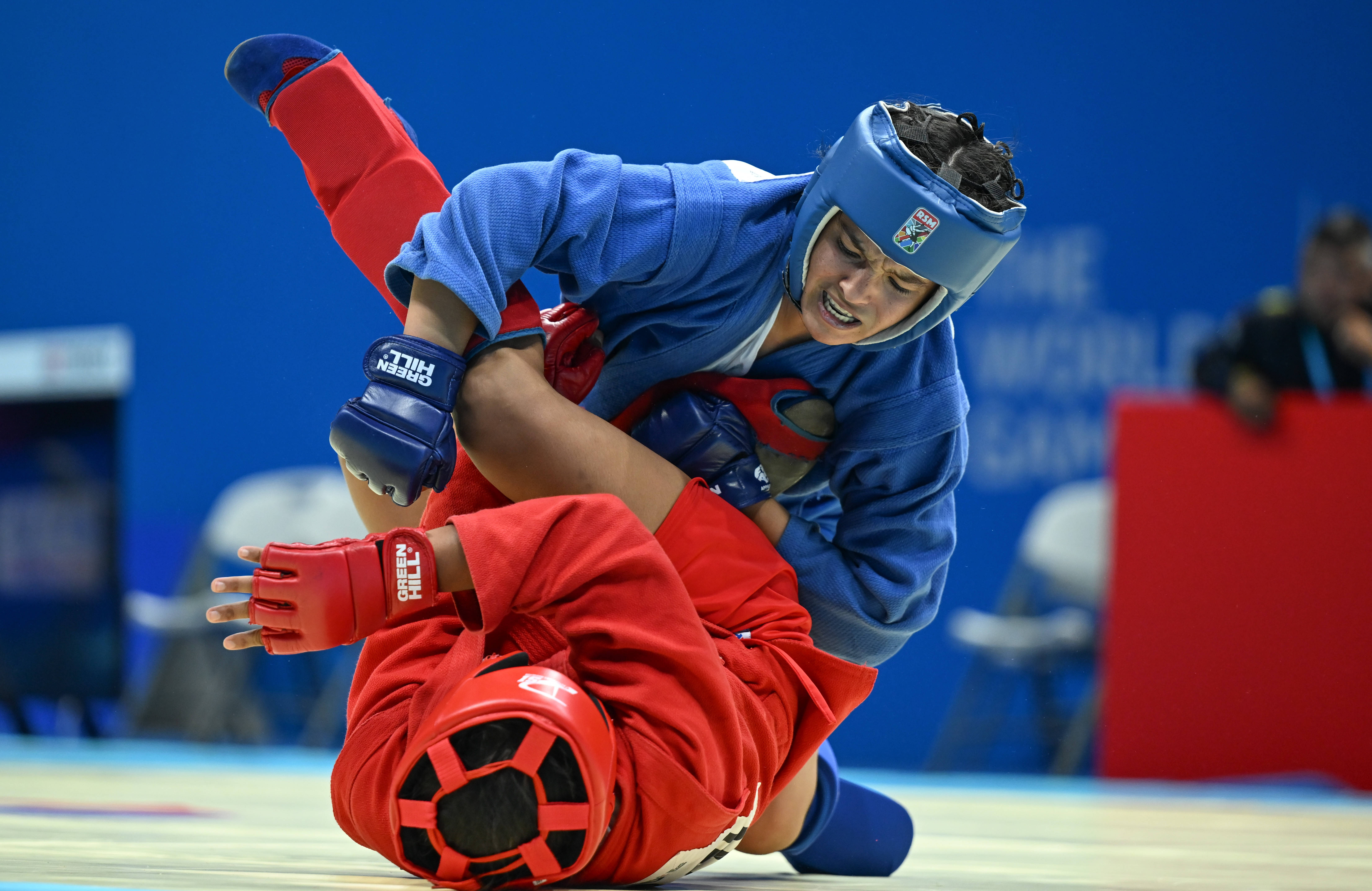 开云足球直播-包含体育赛场上女性选手搏击风云的词条