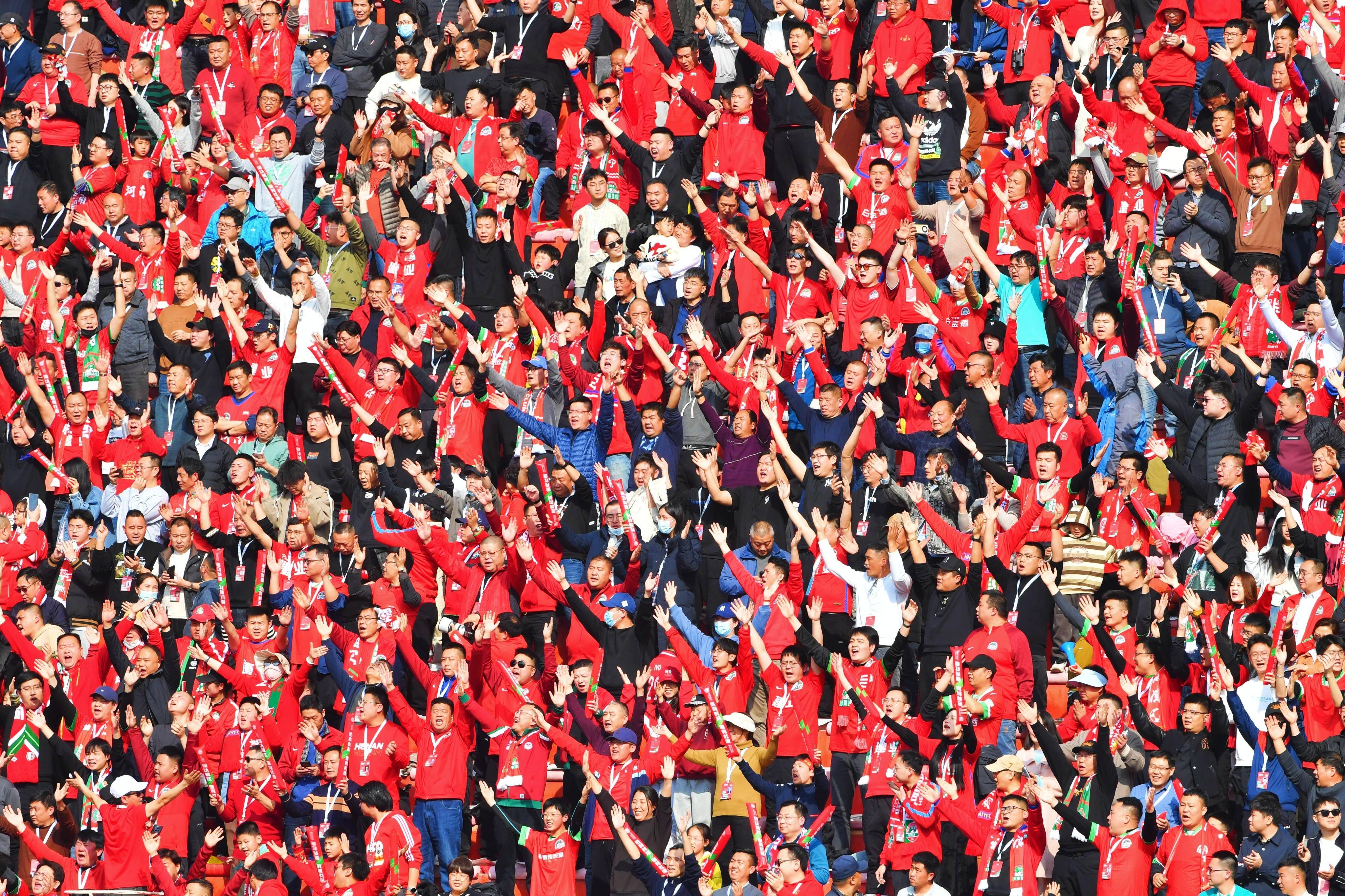 开云下载-精彩比赛展开,球迷狂热加油助威的简单介绍