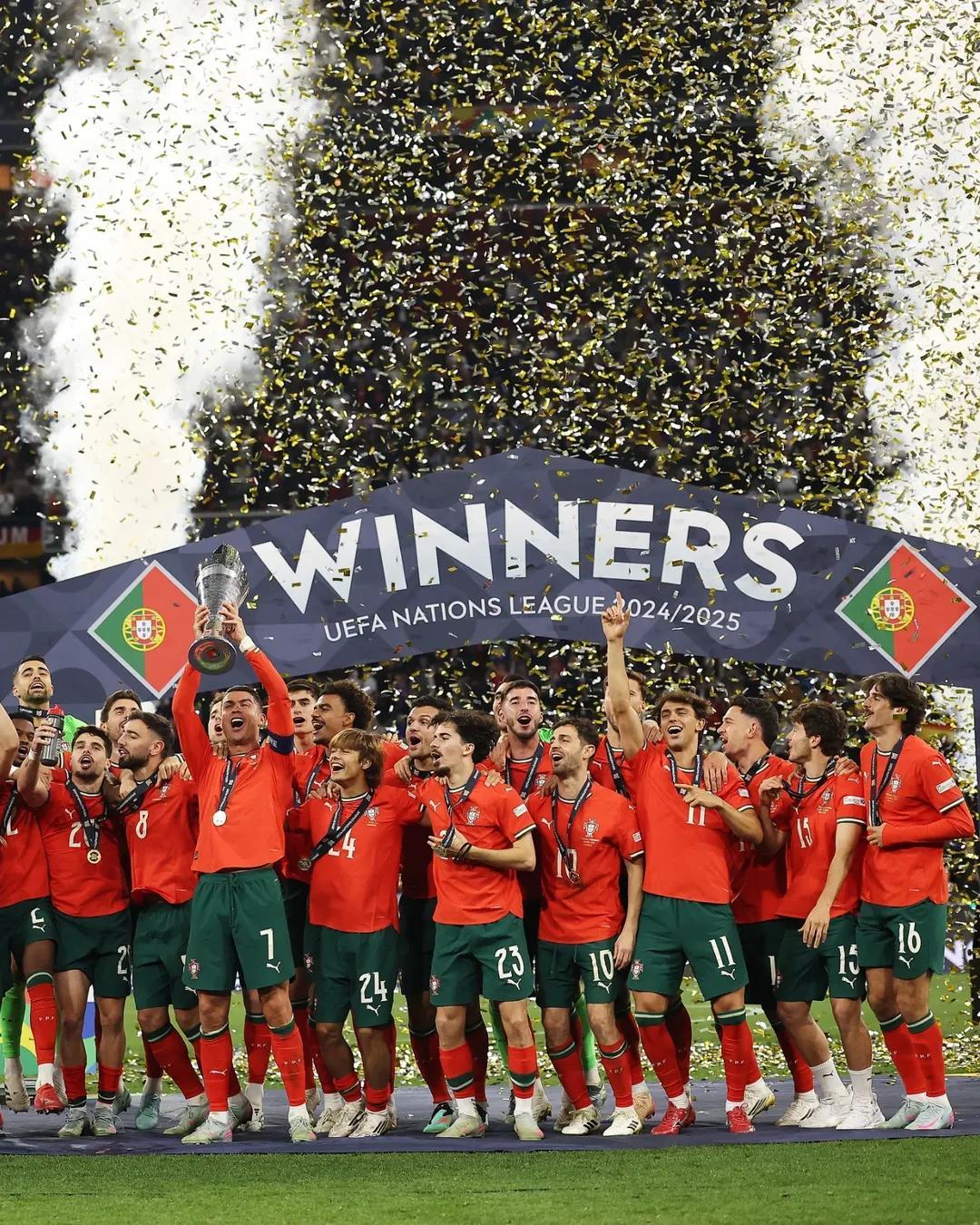 关于西班牙获得胜利,希腊难堪重压的信息 关于西班牙获得胜利,希腊难堪重压的信息