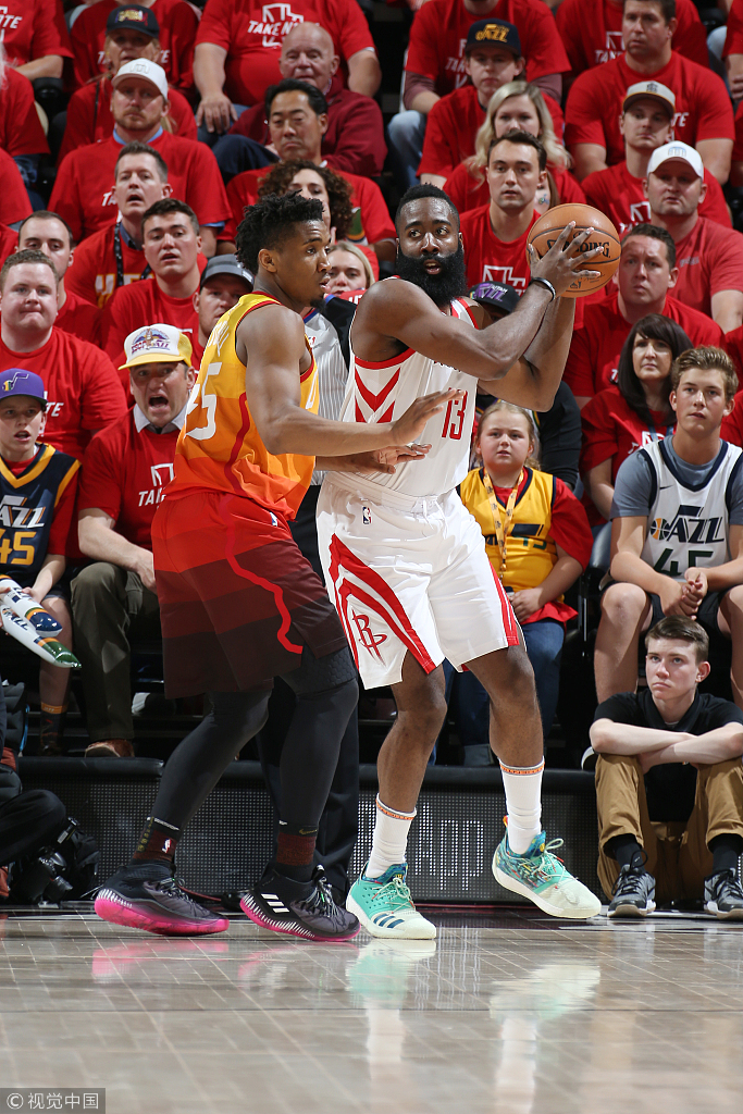 开云体育直播-包含西班牙男篮完胜德国男篮,萨姆·米切尔统治全场的词条