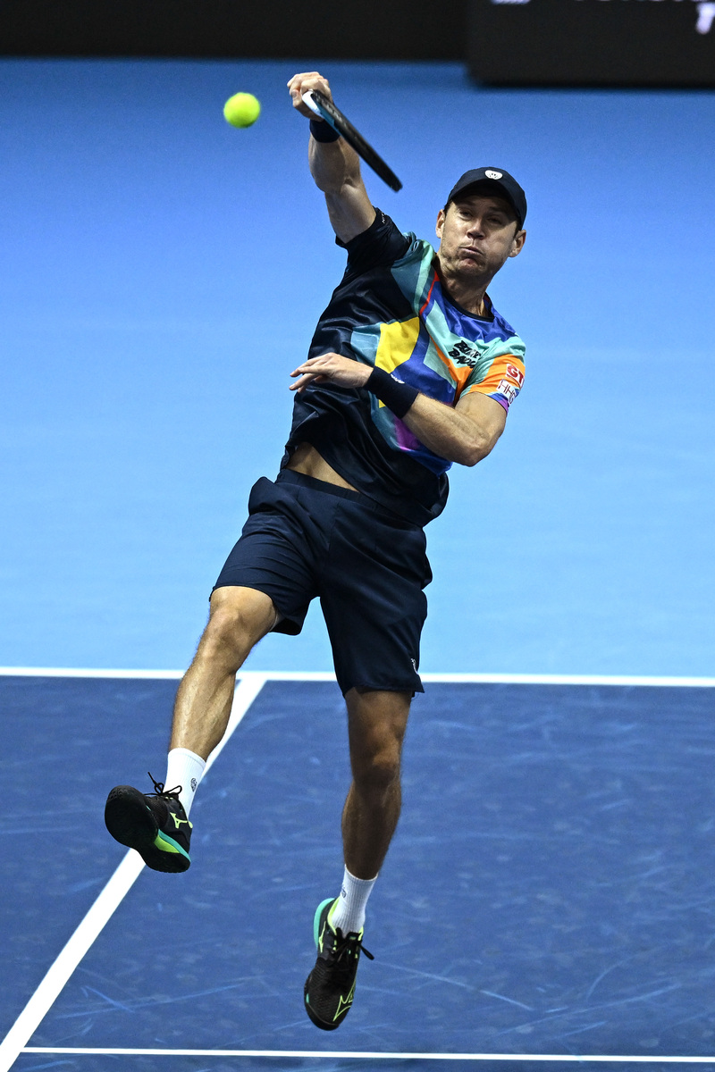 意大利网球队险胜英国网球队,费德勒高光表现的简单介绍 意大利网球队险胜英国网球队,费德勒高光表现的简单介绍