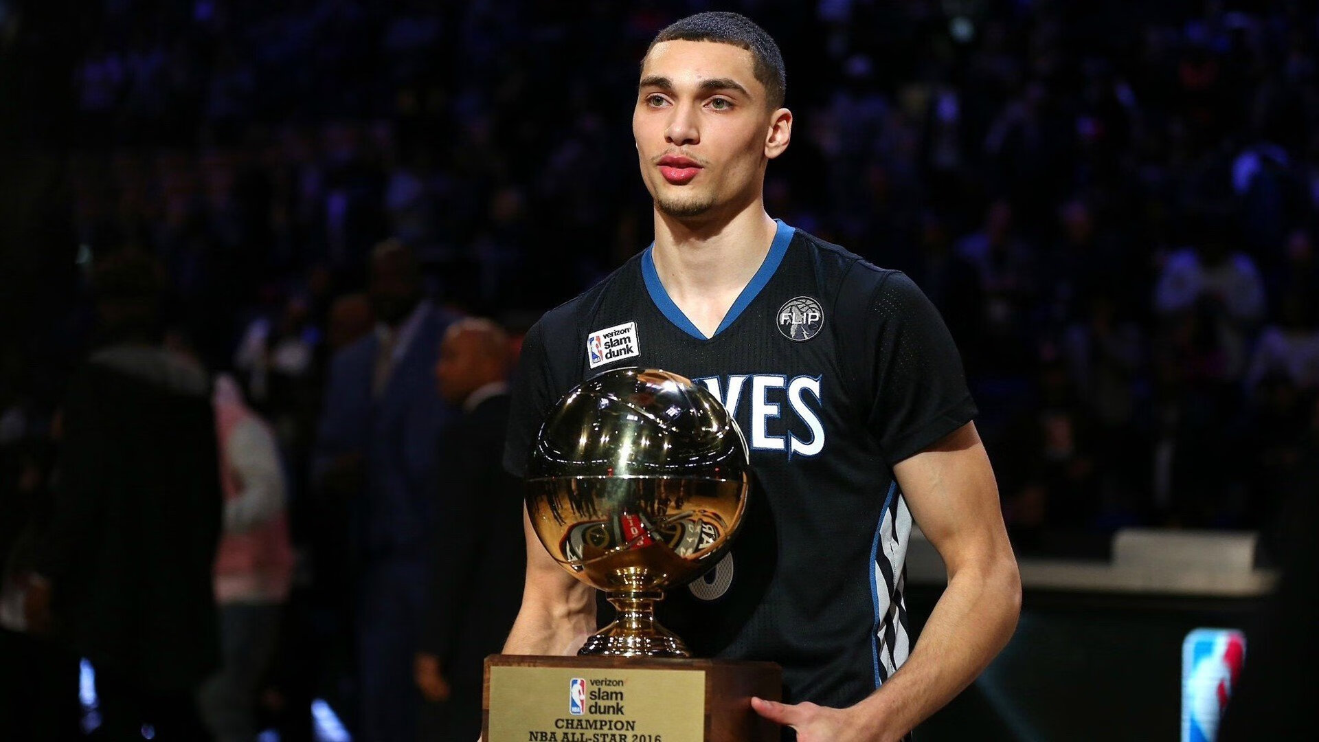 开云体育官网-快船压制魔术,霍勒迪在美加墨世界杯接管比赛,双重舞台的统治力